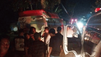 Sebuah minibus kecelakaan di Batipuh