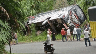 Bawa 37 Penumpang, Bus Pariwisata Kecelakaan di Malalak, Delapan Warga Alami Luka