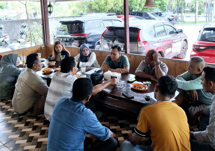 Desi Guswita memboyong rombongan kepala desa dari Kecamatan Singingi dan Singingi Hilir untuk melakukan audiensi bersama anggota DPRD Riau Fraksi PKB, Ade Firmansyah di Pekanbaru.