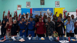 Laskar Peraga Beri Penyuluhan dan Serahkan Alat Tangkap pada Nelayan di Lingga