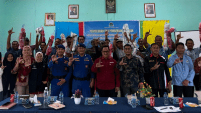 Komunitas Laskar Peraga (Peduli Rakyat Lingga) menggelar penyuluhan dan pemberian bantuan jaring Kepada 20 nelayan untuk pengembangan kualitas SDM dalam pengelolaan sumber daya laut yang berkelanjutan di Gedung Serbaguna Desa Tanjung Harapan, Kamis (24/04/2025).