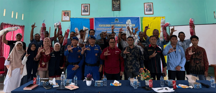Komunitas Laskar Peraga (Peduli Rakyat Lingga) menggelar penyuluhan dan pemberian bantuan jaring Kepada 20 nelayan untuk pengembangan kualitas SDM dalam pengelolaan sumber daya laut yang berkelanjutan di Gedung Serbaguna Desa Tanjung Harapan, Kamis (24/04/2025).