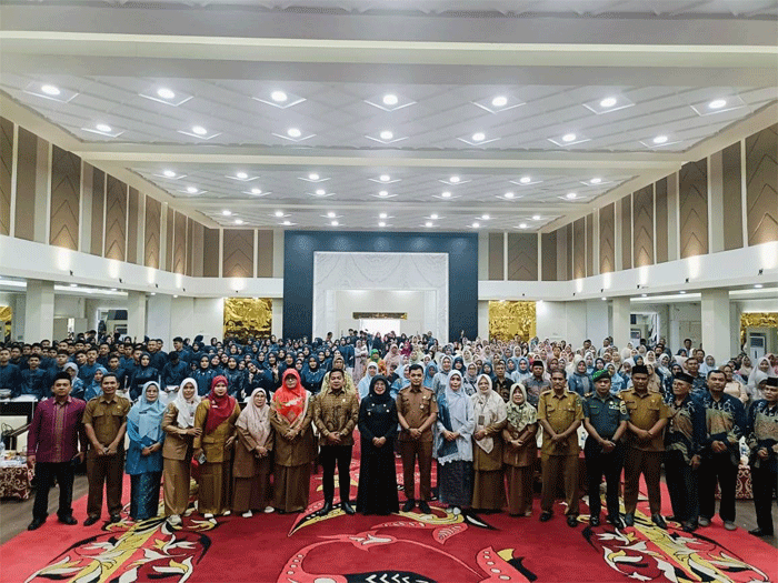 Foto bersama di sela perpisahan di SMA Negeri 1 Pulau Punjung.