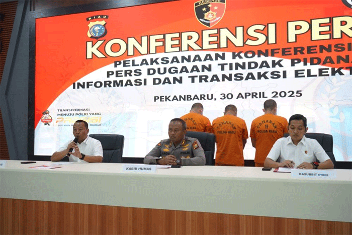 Tim Subdit Siber Direktorat Reserse Kriminal Khusus (Ditreskrimsus) Polda Riau berhasil membongkar praktik ilegal pemalsuan dokumen negara. (riau.go.id)