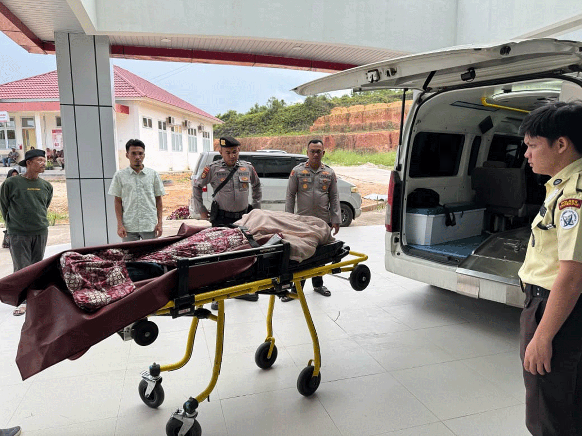 Jenazah penumpang bus ALS diantar ke kampung halamannya.