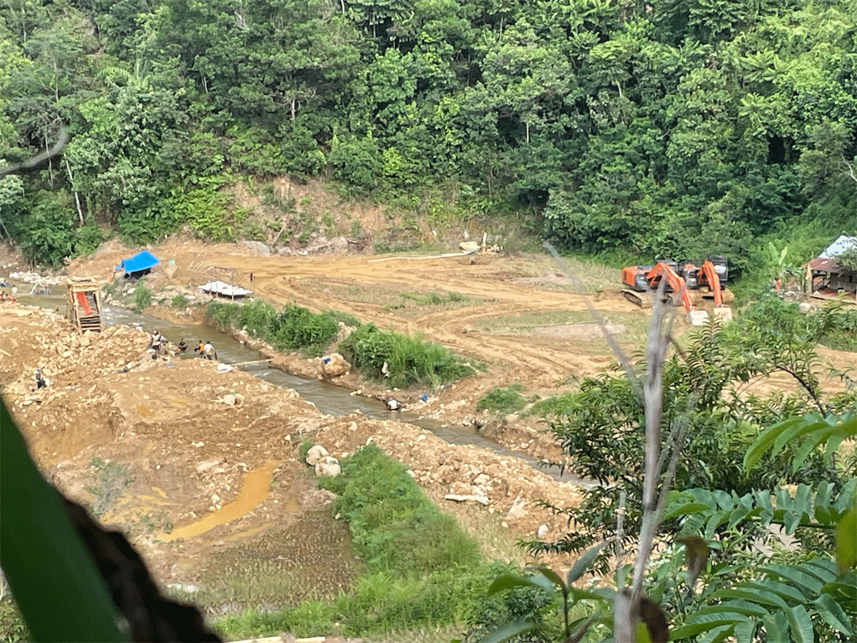 Tambang emas ilegal di Kabupaten Solok.