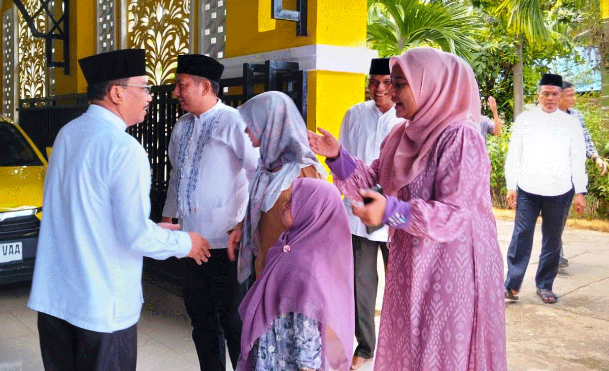 Wakil Ketua DPRD Dharmasraya Sujito gelar acara open house selama dua hari, 31 Maret-1 April 2025.