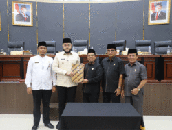 Kerja Cepat, DPRD Padang Sahkan Tiga Ranperda Jadi Perda Dalam Sekali Rapat Paripurna