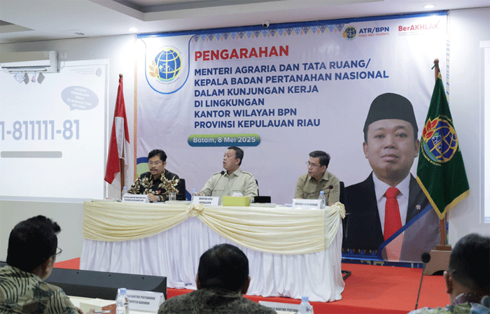 Menteri Agraria dan Tata Ruang/Kepala Badan Pertanahan Nasional (ATR/BPN), Nusron Wahid, menginstruksikan seluruh kepala kantor untuk untuk aktif menyebarkan informasi seputar pertanahan dan tata ruang kepada masyarakat.