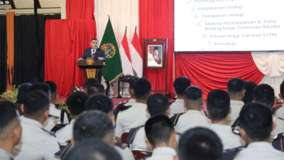 Wakil Menteri Agraria dan Tata Ruang/Wakil Kepala Badan Pertanahan Nasional (Wamen ATR/Waka BPN), Ossy Dermawan, memberikan kuliah umum kepada Taruna/i Sekolah Tinggi Pertanahan Nasional (STPN), di Pendopo STPN, D.I. Yogyakarta, Jumat (9/5/2025).