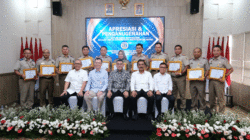 Penerima penghargaan foto bersama.