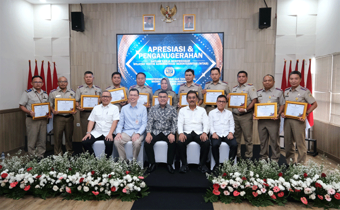Penerima penghargaan foto bersama.