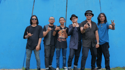 Para personel Uncles Band, membawa semangat musik rock dan kritik sosial dari pinggiran menuju panggung nasional.