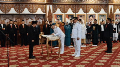 Penandatanganan berita acara pelantikan Bupati dan Wakil Bupati Bungo disaksikan Gubernur Jambi. (Pariwarajambi)