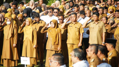 ASN Pemkab Tanah Datar yang ikut dalam apel gabungan, Senin (26/5/2025). (Prokopim)