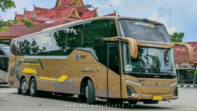 Bus tronton milik TAM.