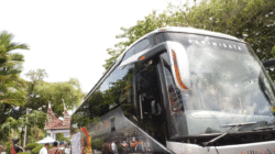 Bus Vircansa Antar Jemaah Calon Haji Tanah Datar ke Asrama Haji