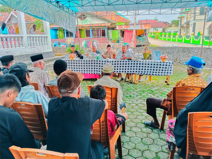 Anggota DPRD Buteng, La Ode Af'alu Mahdy (baju putih) bersama dengan masyarakat Kecamatan Sangia Wambulu saat menggelar reses