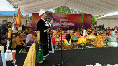 Bupati Buteng, Azhari memberikan sambutan pada Festival Kande-Kandea Tolndona