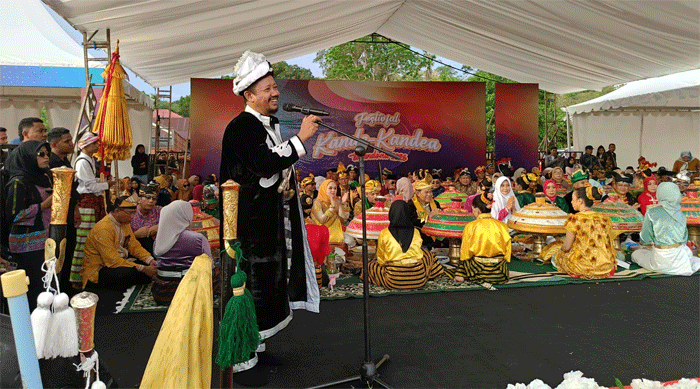Bupati Buteng, Azhari memberikan sambutan pada Festival Kande-Kandea Tolndona