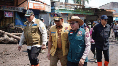 Bupati Tanah Datar tinjau daerah yang dilanda bencana. (Prokopim)
