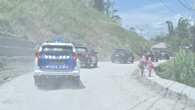 Jalan rusak di Aie Dingin, Kabupaten Solok