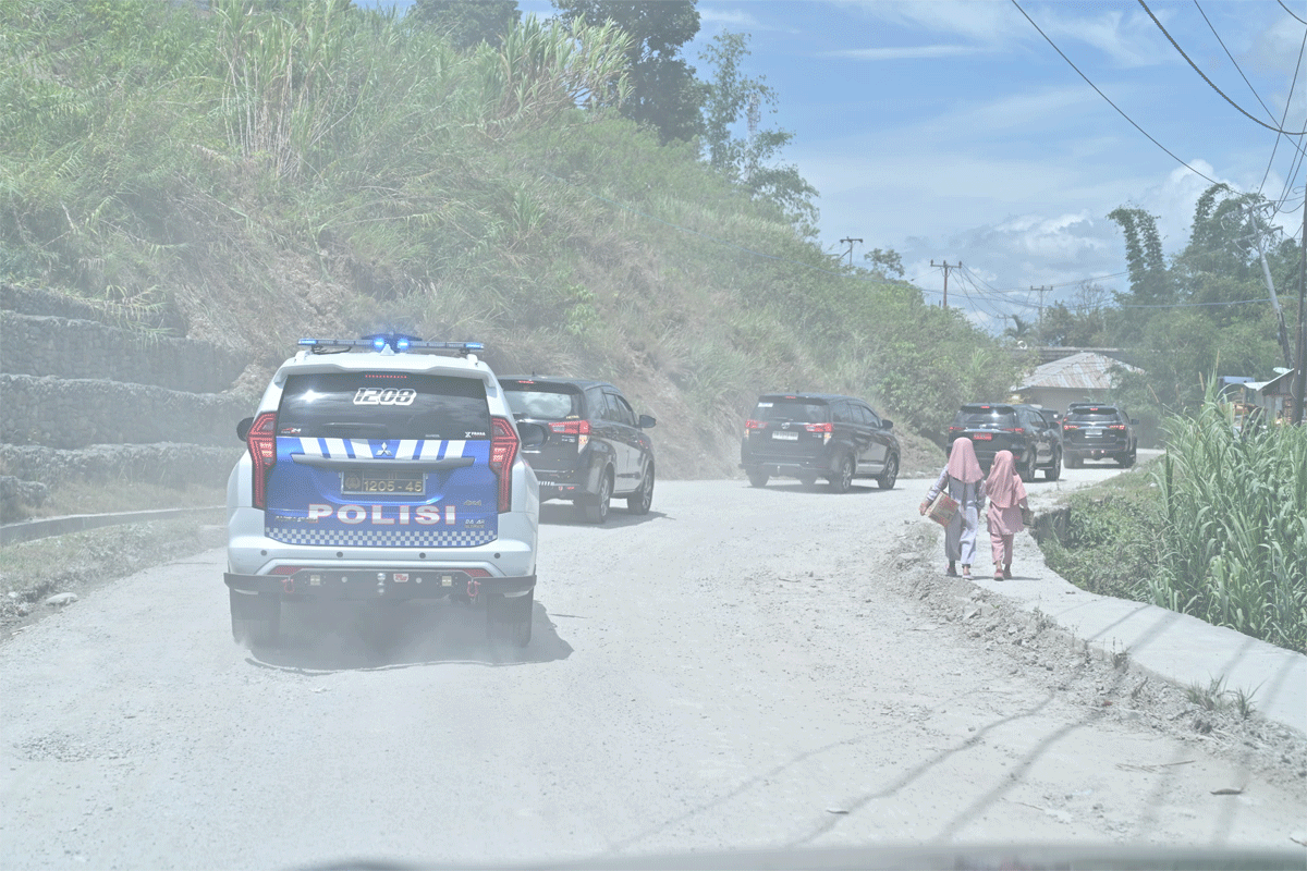 Jalan rusak di Aie Dingin, Kabupaten Solok