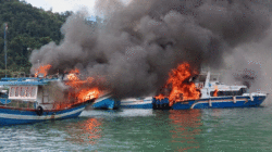 Kapal Dinas Bupati Kepulauan Mentawai terbakar di Pelabuhan Bungus, Padang. (mentawaikita.com)