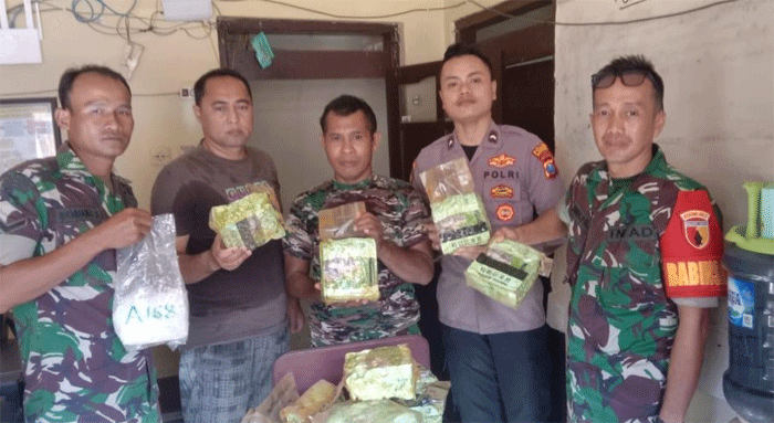 Barang bukti berupa sabu yang diamankan.