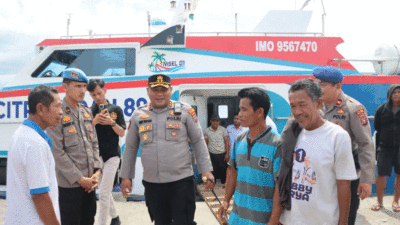 Proses pemulangan dua nelayan di Kabupaten Nias Selatan. (Dok. Polres Nias Selatan)