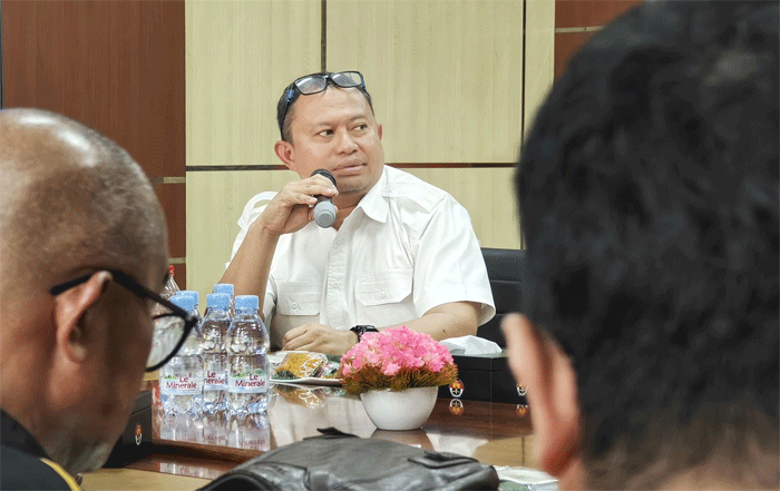 Kepala Biro Adpim, Mursalim.
