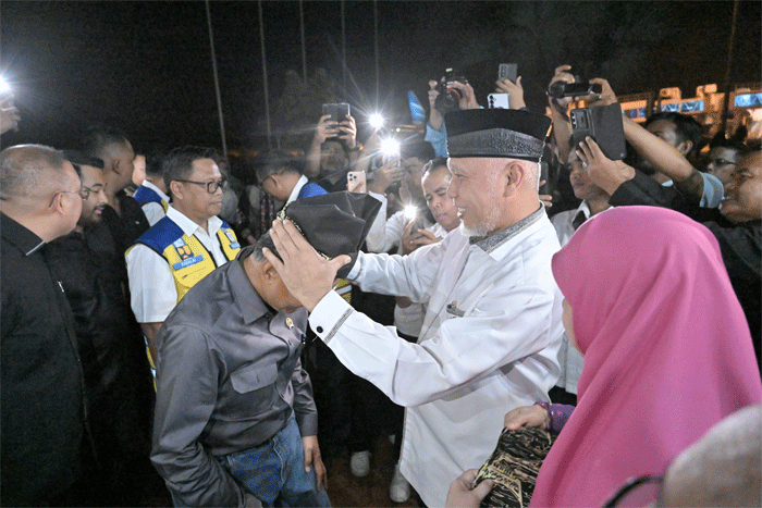 Gubernur Mahyeldi sambut kedatangan Menteri Pekerjaan Umum di Sumbar. (Biro Adpim)