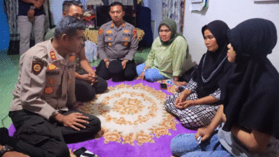 Pertemuan dengan keluarga.
