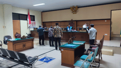Sidang di PTUN Padang