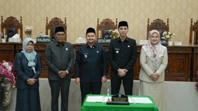 Wali Kota dan Wakil Wali Kota Sawahunto bersama pimpinan DPRD. (aldevori)