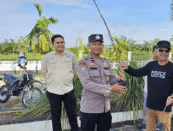 Camat Sentajo Raya Bersama Dua Polsek di Kuansing Tanam 200 Pohon