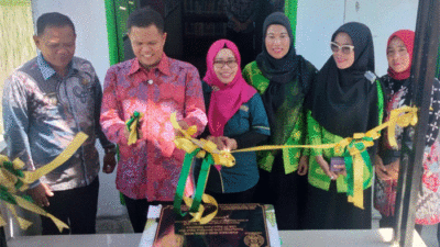 Regal Springs Indonesia (PT Aqua Farm Nusantara) kembali menunjukkan komitmennya terhadap pengembangan masyarakat di sekitar wilayah operasional perusahaan dengan meresmikan “Perpustakaan Desa Ceria Kita” dan membagikan makanan bergizi berbahan dasar ikan kepada sekitar 200 anak usia sekolah dasar di Desa Naga Kisar, Kecamatan Pantai Cermin, Kabupaten Serdang Bedagai, Jumat (23/5/2025).
