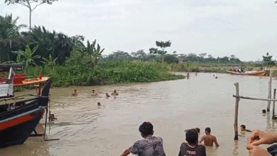 Sungai yang biasa digunakan anak-anak untuk mandi-mandi.