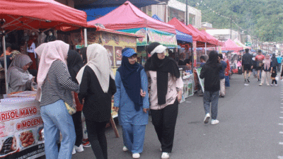 Kegiatan car free day (CFD) di kawasan Pasar Pusat Padang Panjang, Minggu (25/5/2025). (Kominfo)