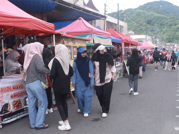 Kegiatan car free day (CFD) di kawasan Pasar Pusat Padang Panjang, Minggu (25/5/2025). (Kominfo)