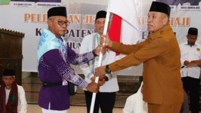 Pemerintah Kabupaten Buton Tengah secara resmi melepas keberangkatan 35 jemaah calon haji menuju Tanah Suci. Prosesi pelepasan berlangsung khidmat di Masjid Agung Nurul Huda K.H. Abdul Syukur GU, Kecamatan Lakudo, Selasa (27/5/2025).
