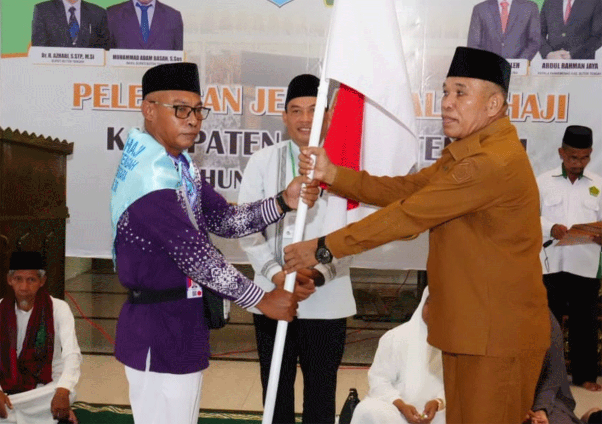Pemerintah Kabupaten Buton Tengah secara resmi melepas keberangkatan 35 jemaah calon haji menuju Tanah Suci. Prosesi pelepasan berlangsung khidmat di Masjid Agung Nurul Huda K.H. Abdul Syukur GU, Kecamatan Lakudo, Selasa (27/5/2025).