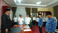 Wakil Bupati Tanah Datar Ahmad Fadly lantik dan mengambil sumpah jabatan, pejabat manajerial di lingkungan pemerintah daerah di Ruangan Sekretaris Daerah, kantor bupati, Pagaruyung, Rabu (28/5/2025).