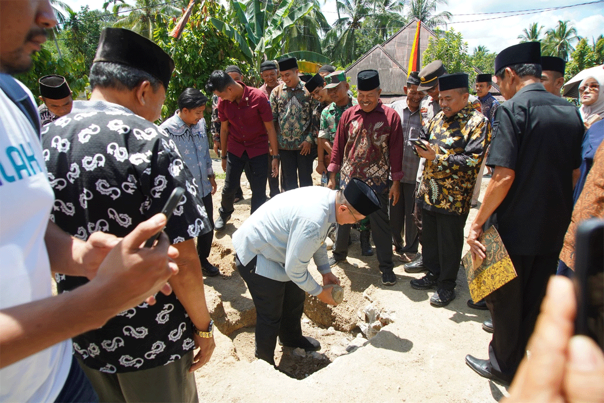 Pembangunan kembali Masjid Raya Buo ini diawali dengan peletakan batu pertama oleh Wakil Bupati Tanah Datar Ahmad Fadly, Sabtu (10/5/2025) di Nagari Buo, Kecamatan Lintau Buo.