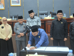 Kerja Demi Rakyat, DPRD dan Pemko Padang Bahas APBD Perubahan di Malam Minggu 9 Kerja Demi Rakyat, DPRD dan Pemko Padang Bahas APBD Perubahan di Malam Minggu