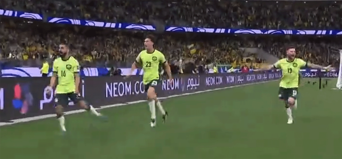 Pemain Australia selebrasi usai cetak gol.