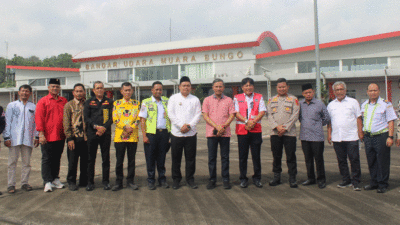 Wakil Bupati Bungo, Tri Wahyu Hidayat mendampingi kunjungan kerja anggota DPR-RI Komisi V, Edi Purwanto di Bungo, Kamis (12/6/2025).