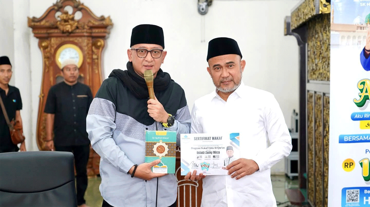 Bupati Dedy Putra hadiri pengajian akbar yang diselenggarakan Badan Kontak Majelis Taklim (BKMT) Kabupaten Bungo di Masjid Agung Al-Mubarok, Sabtu (14/6/2025).