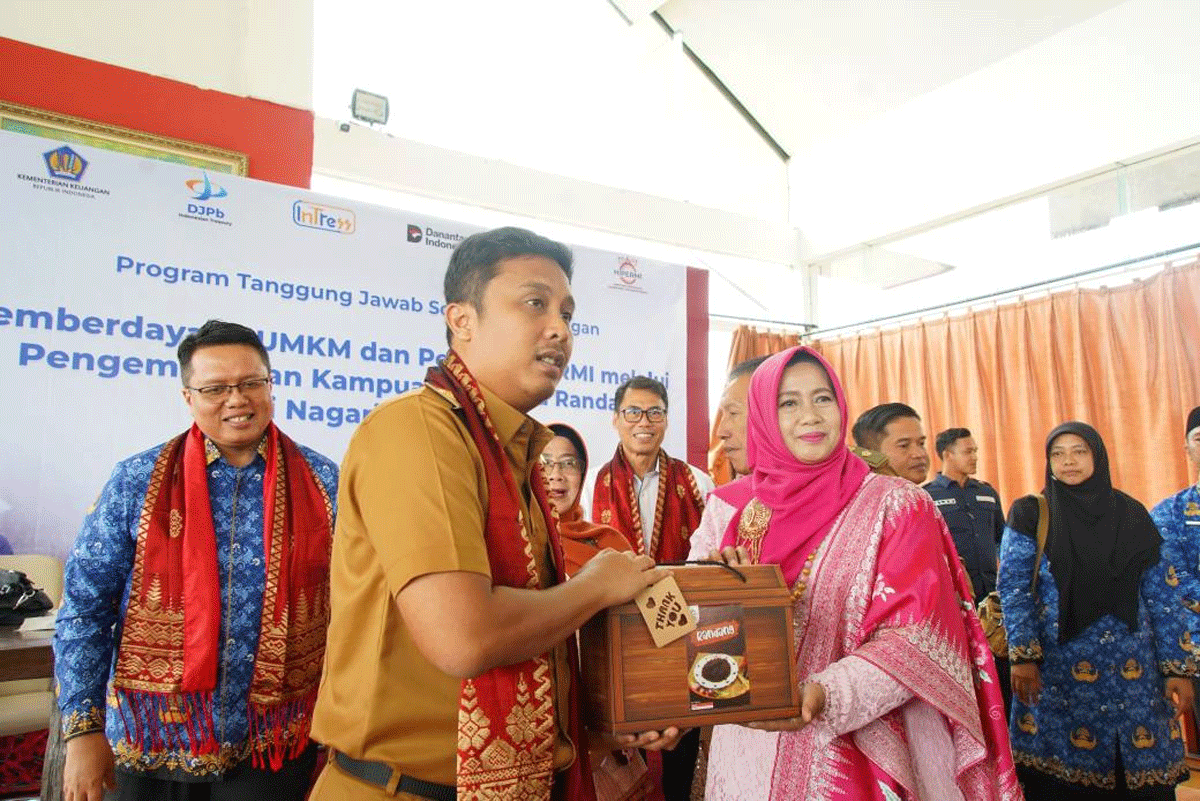 Peresmian kampung bumbu randang di Aie Angek, Tanah Datar. (Prokopim)