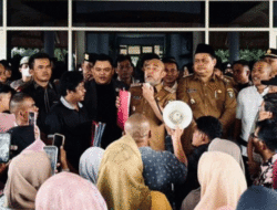 Temui Warga yang Demonstrasi, Bupati Bungo Tegaskan Komitmen Tidaklanjuti Dugaan Penyalahgunaan Dana Desa